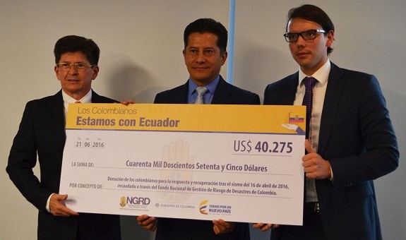 dinero para ecuador